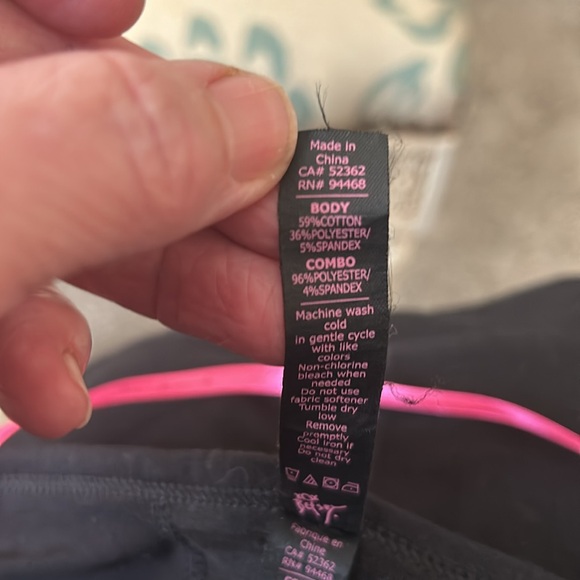 Betsy Johnson Performance pullover - Picture 6 of 7